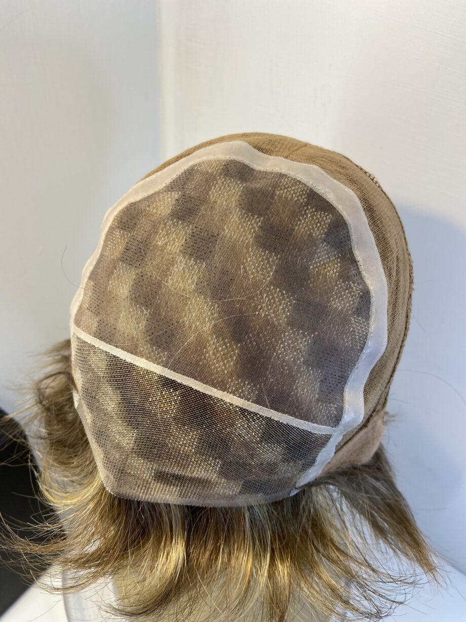 Stunning blonde designer wig. Sentoo. Bbrss487