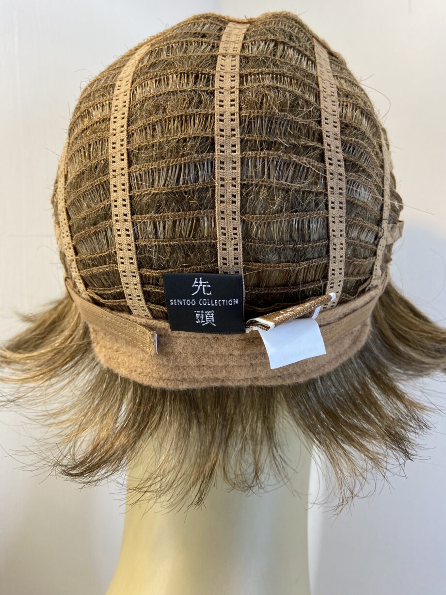 Stunning blonde designer wig. Sentoo. Bbrss487