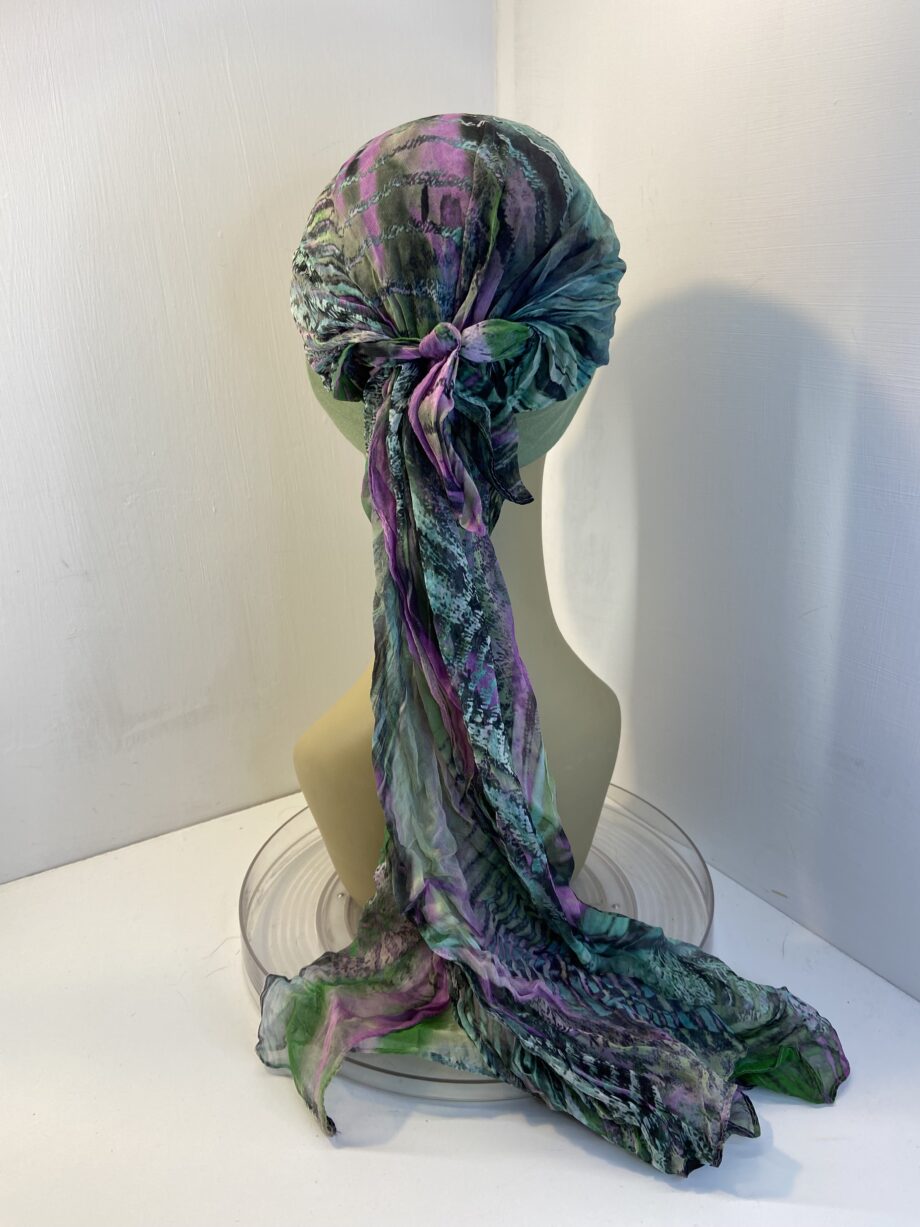 Green colourful head wear. 119