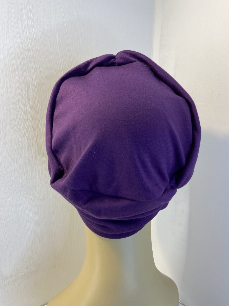 Purple warm hat. 121