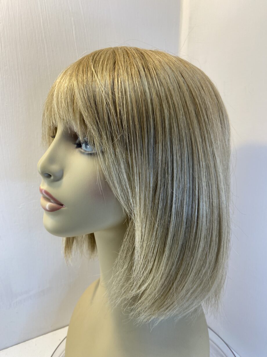 Amore blonde beautiful wig. Blms602