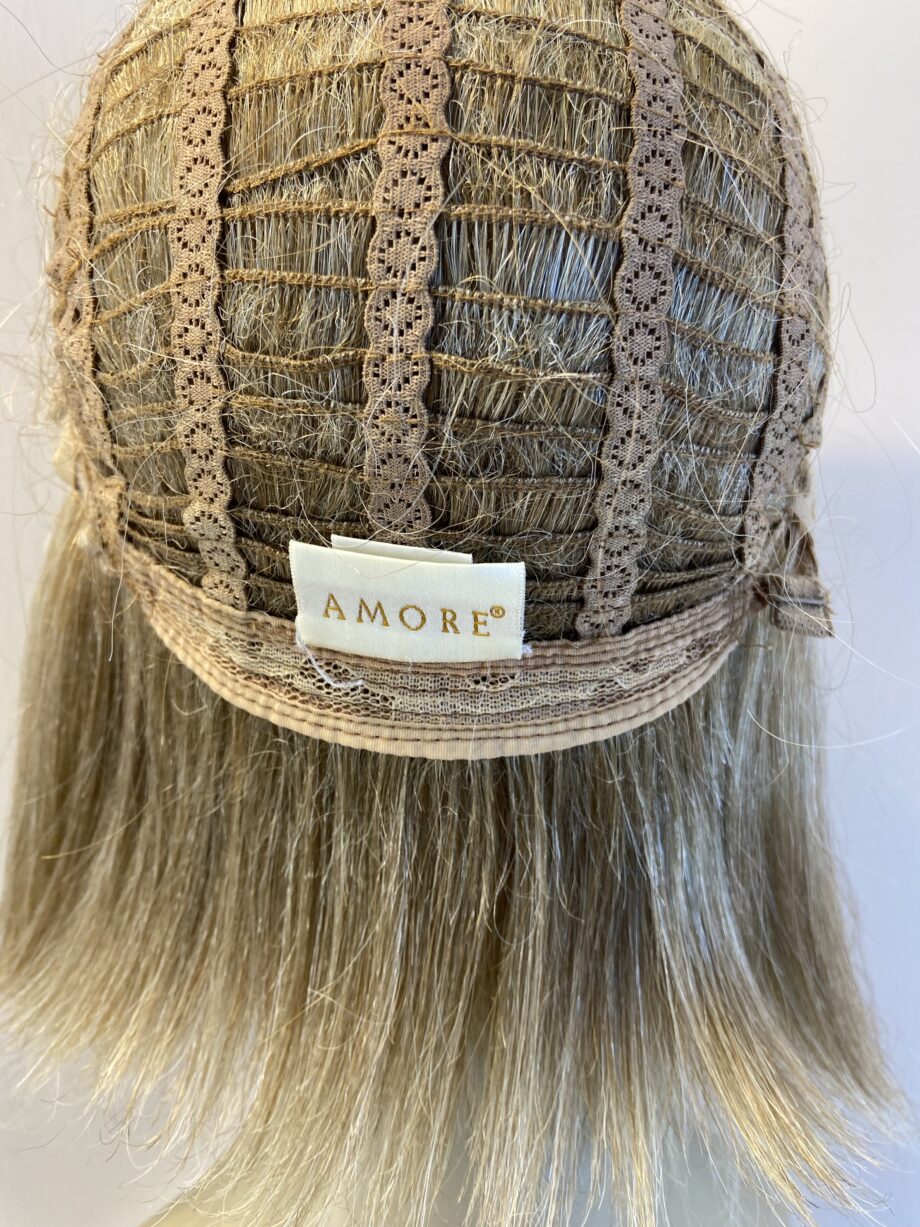 Amore blonde beautiful wig. Blms602