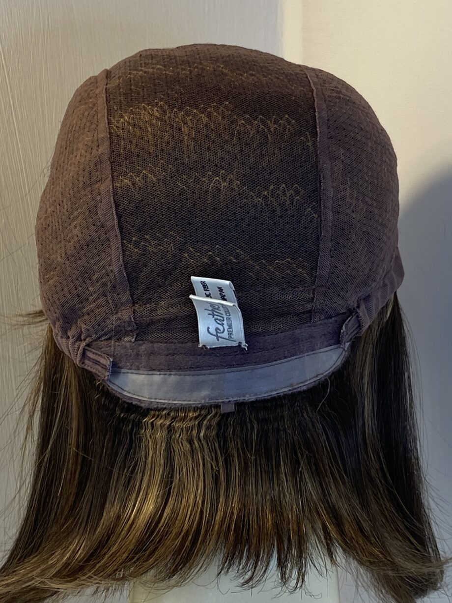 Feathers brown wig. Bbrms482