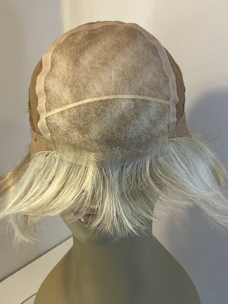 Blonde sentoo wig. Bkss604