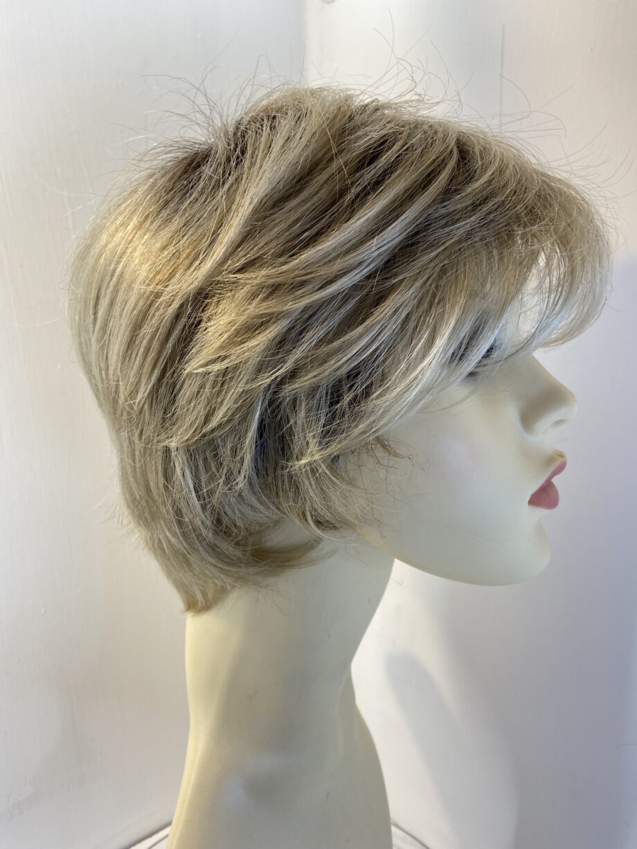 Blonde rooted Ellen Wille wig. Blss605