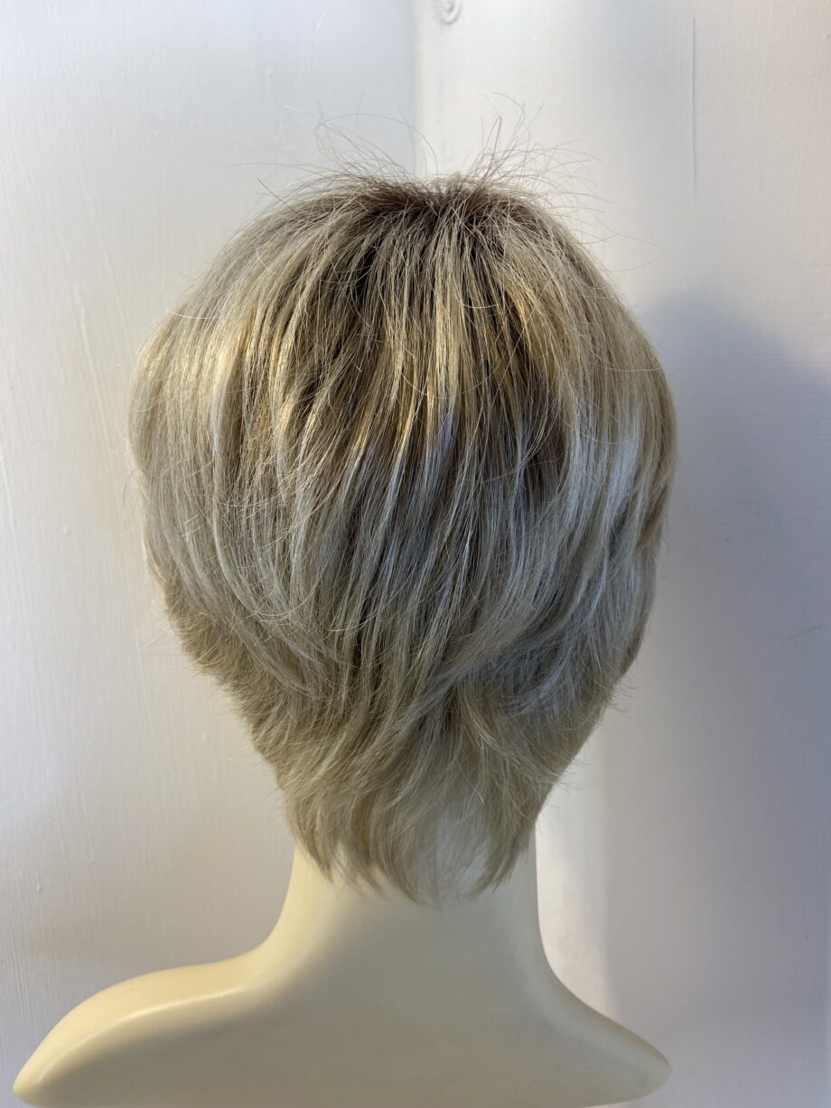 Blonde rooted Ellen Wille wig. Blss605