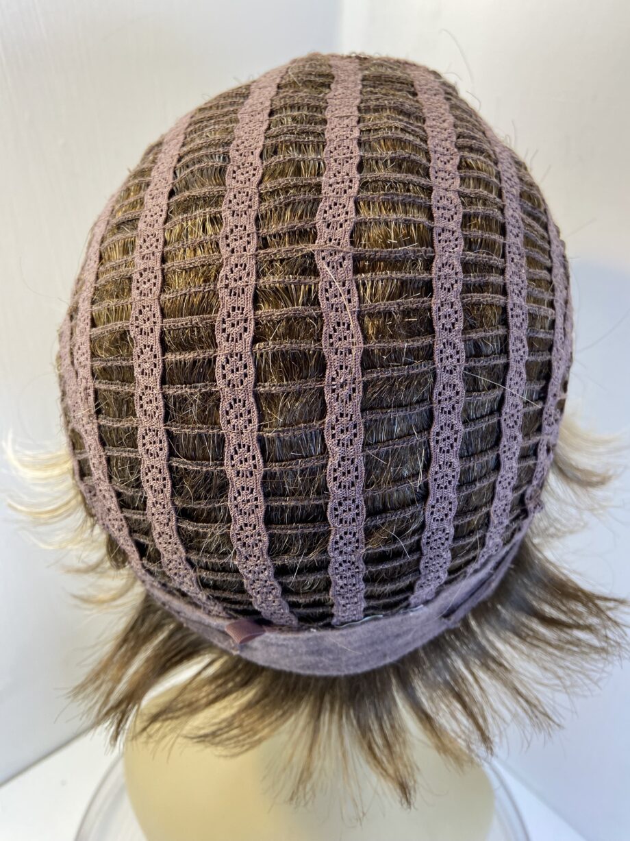 Short blonde rooted wig. Blss606