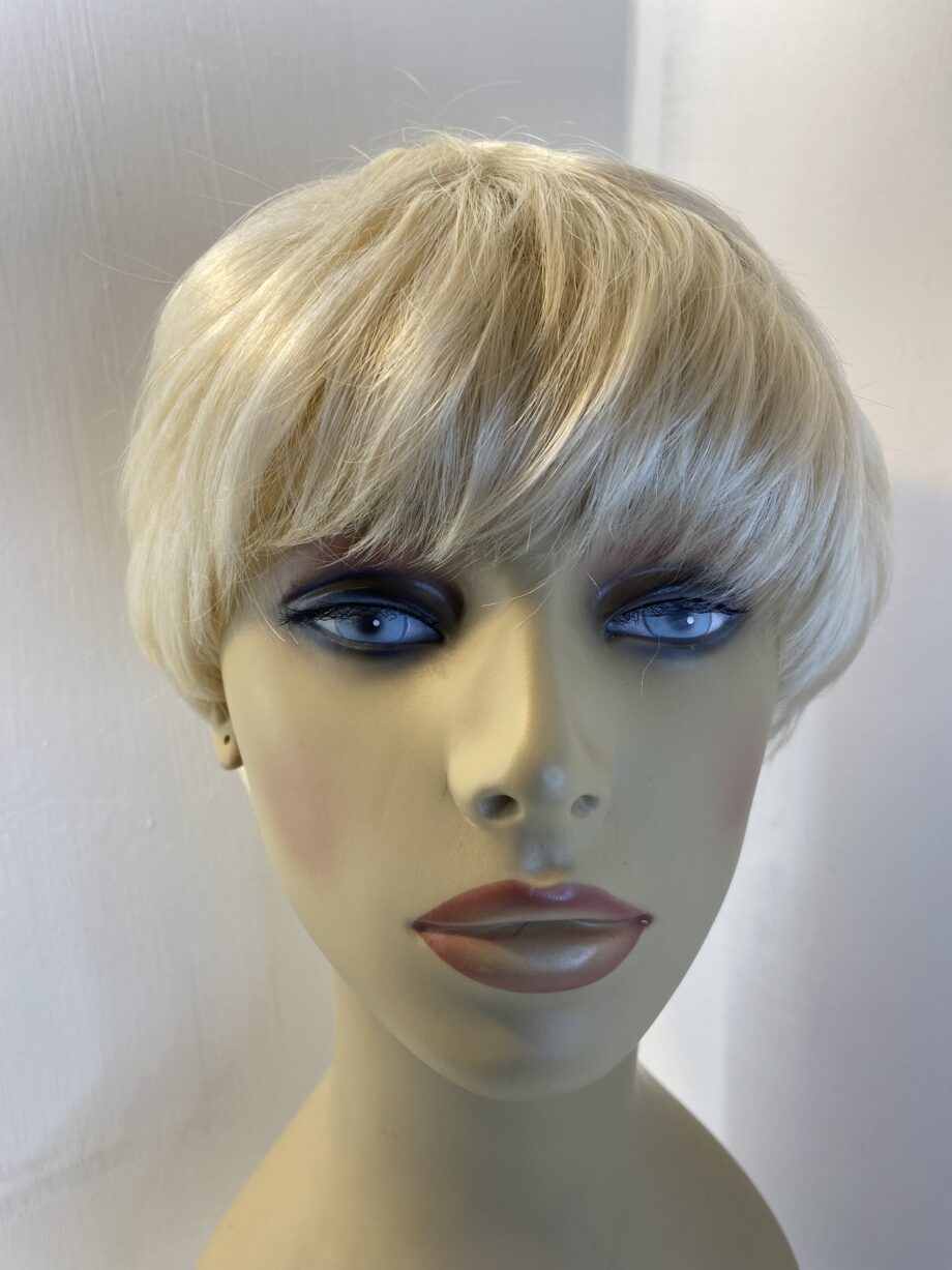 New blonde short wig. Blss607