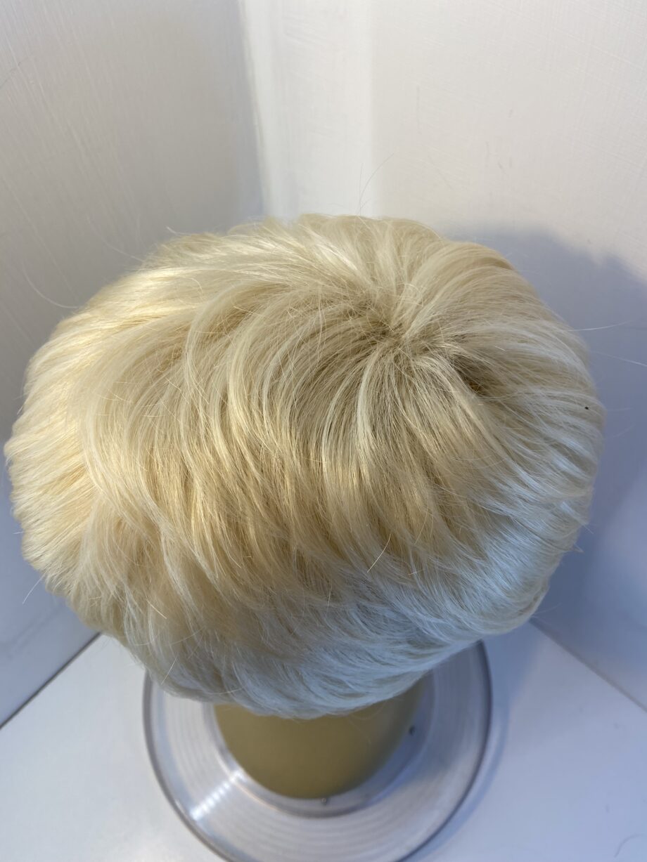 New blonde short wig. Blss607
