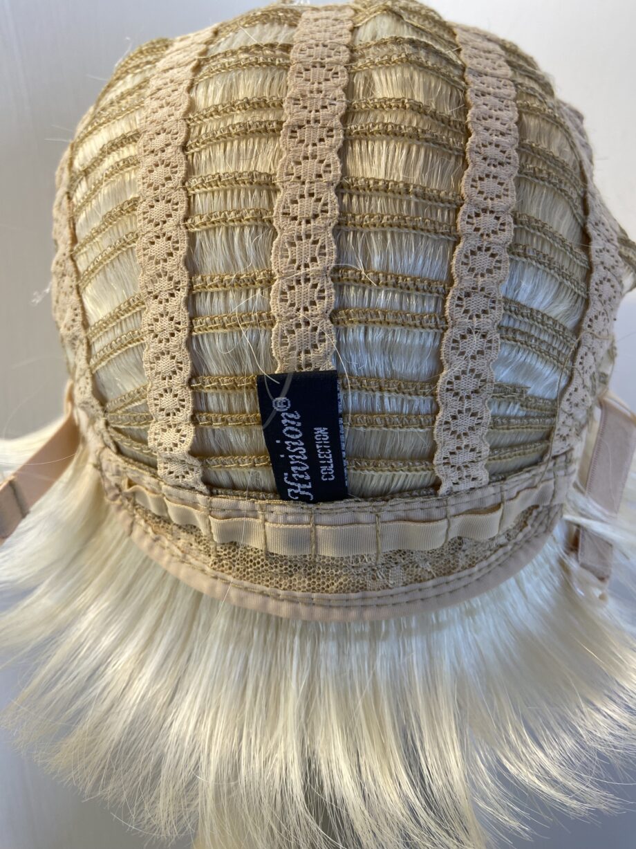 New blonde short wig. Blss607