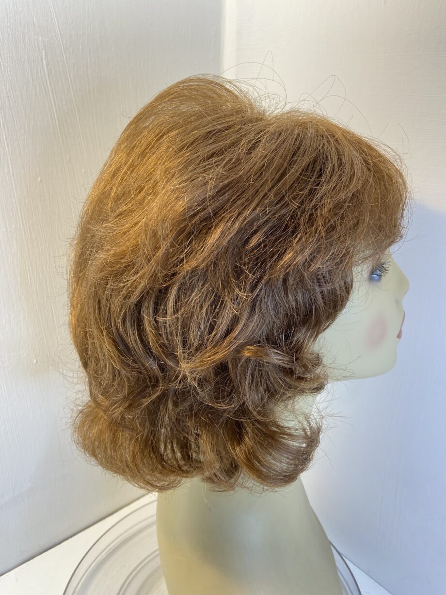 Long curly auburn wig. Brlc609