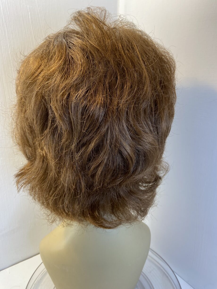 Long curly auburn wig. Brlc609