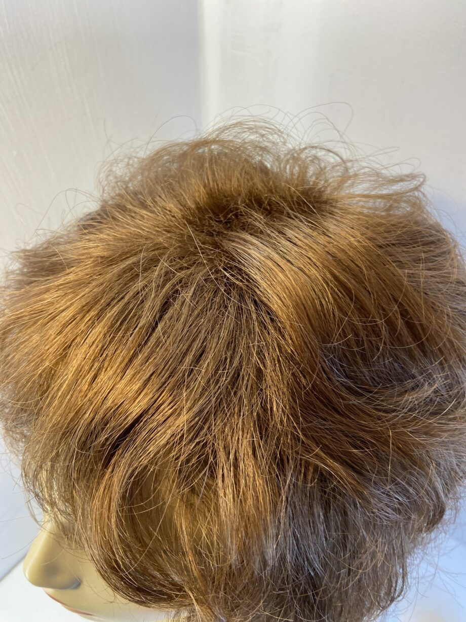Long curly auburn wig. Brlc609