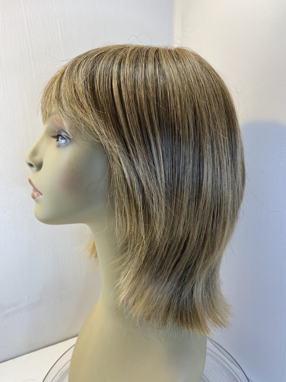 Blonde mid length wig. Blms810