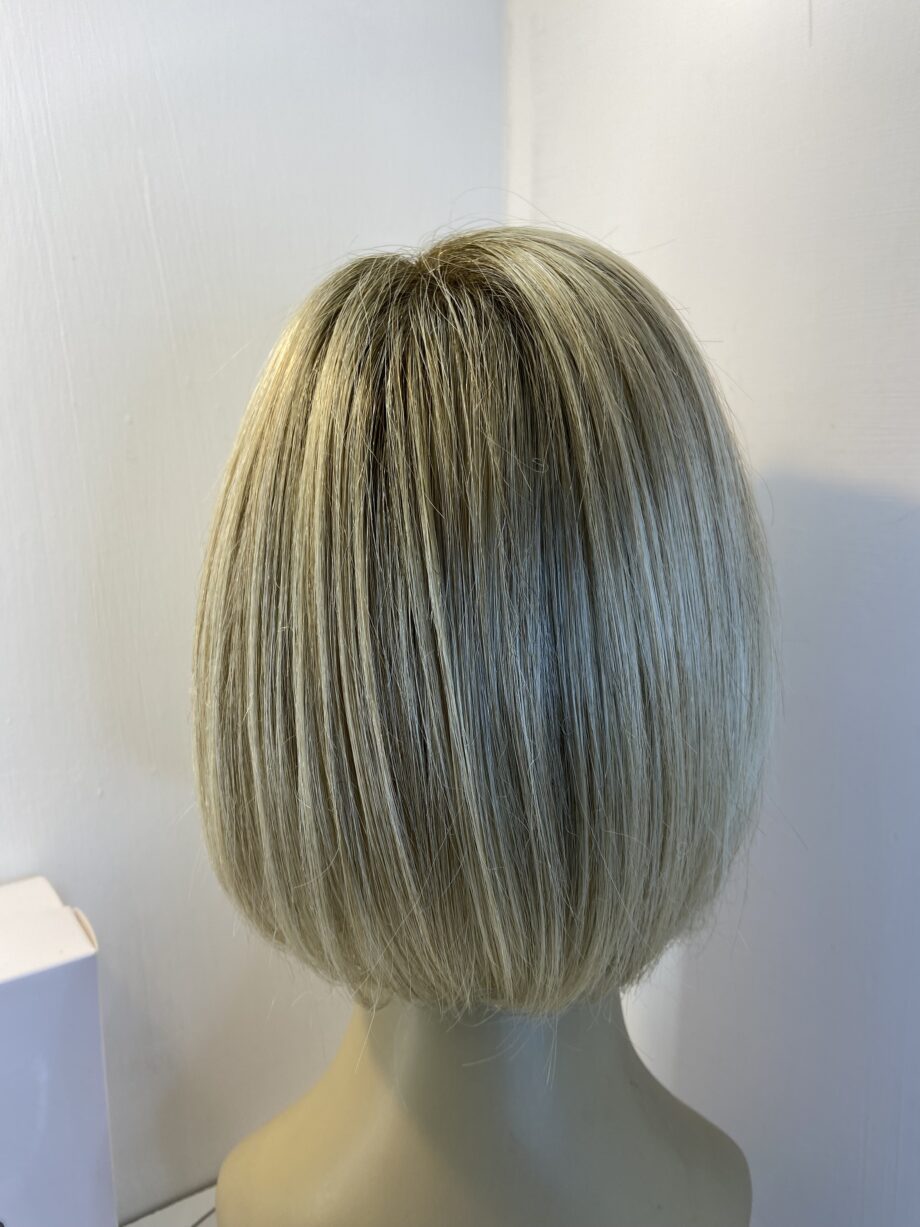 New Stunning blonde rooted wig. Bblms484