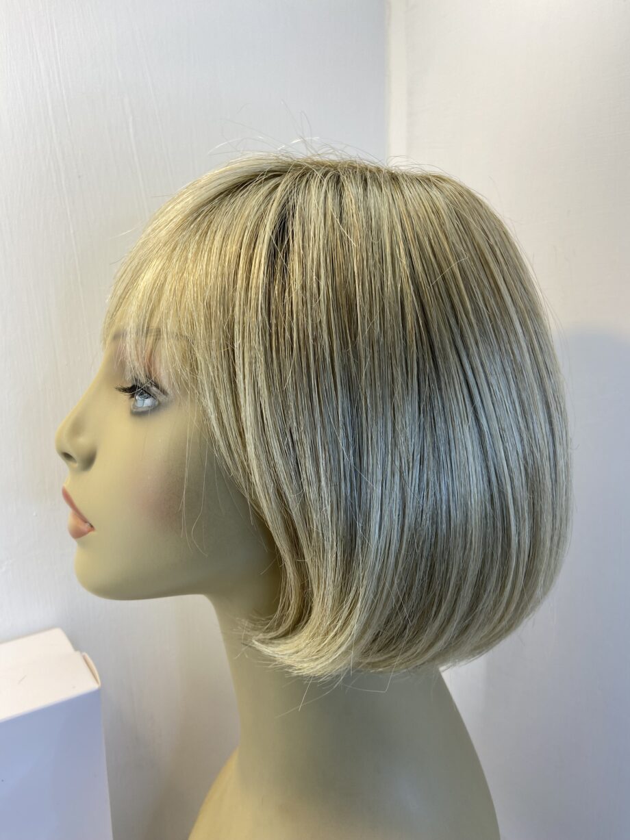 New Stunning blonde rooted wig. Bblms484
