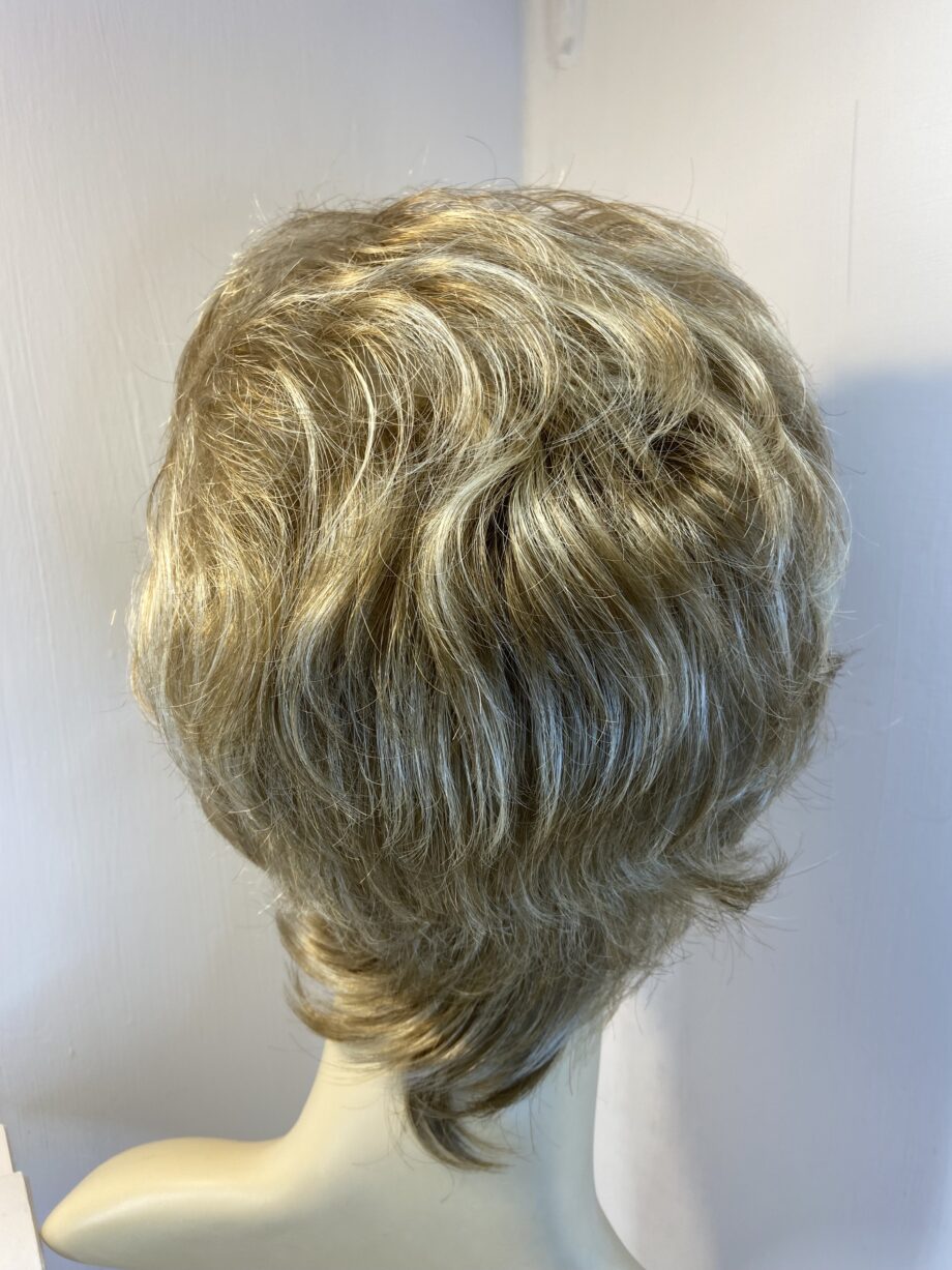 New blonde Rene of Paris creamy toffee wig. Bblcs485