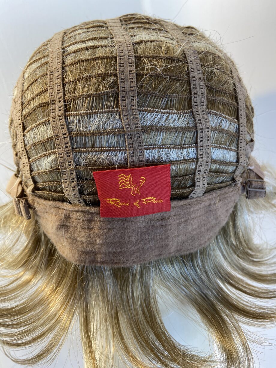 New blonde Rene of Paris creamy toffee wig. Bblcs485