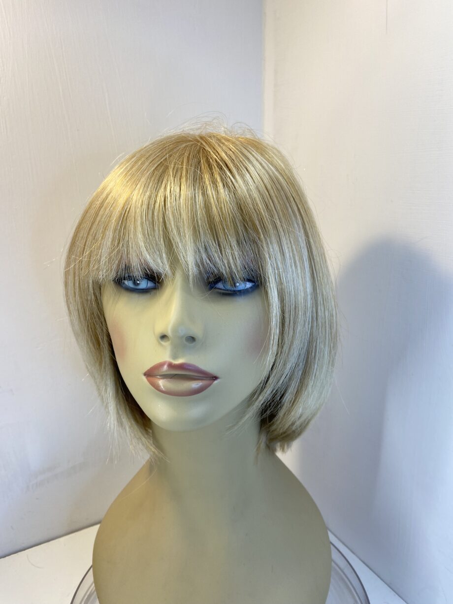 Rene of Paris blonde wig. Blms41