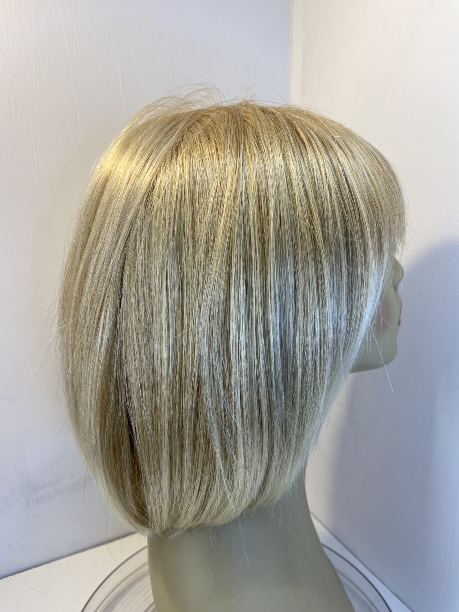 Rene of Paris blonde wig. Blms41