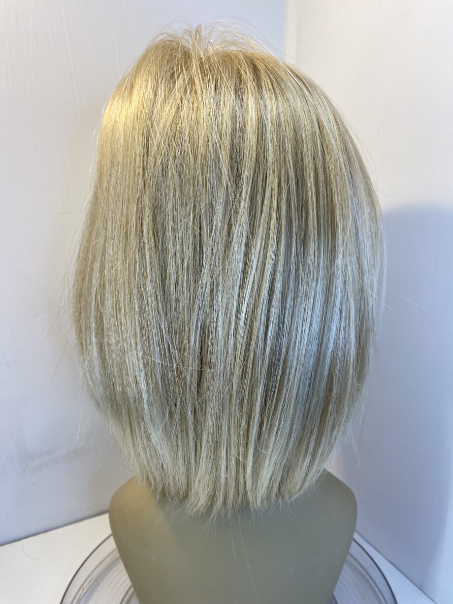 Rene of Paris blonde wig. Blms41