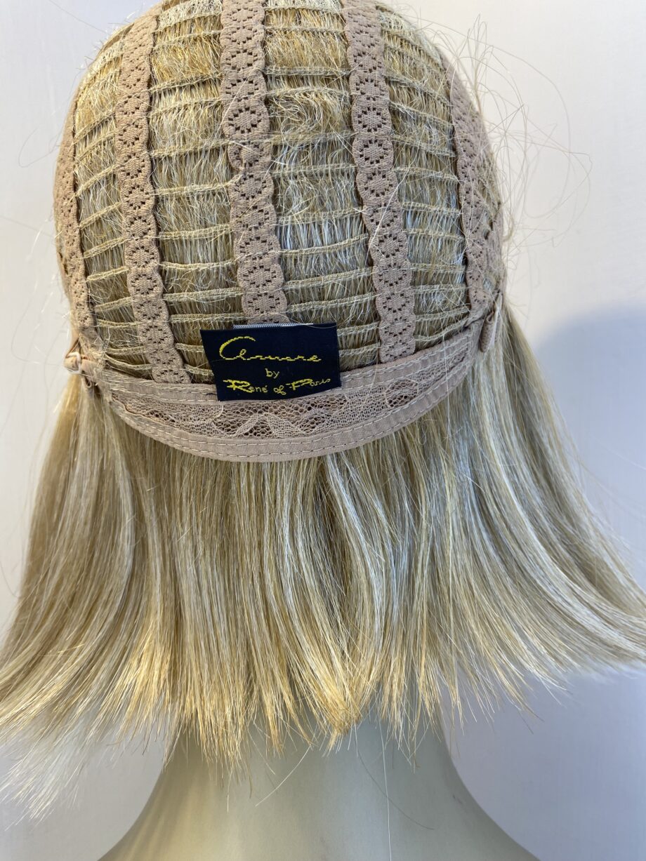 Rene of Paris blonde wig. Blms41