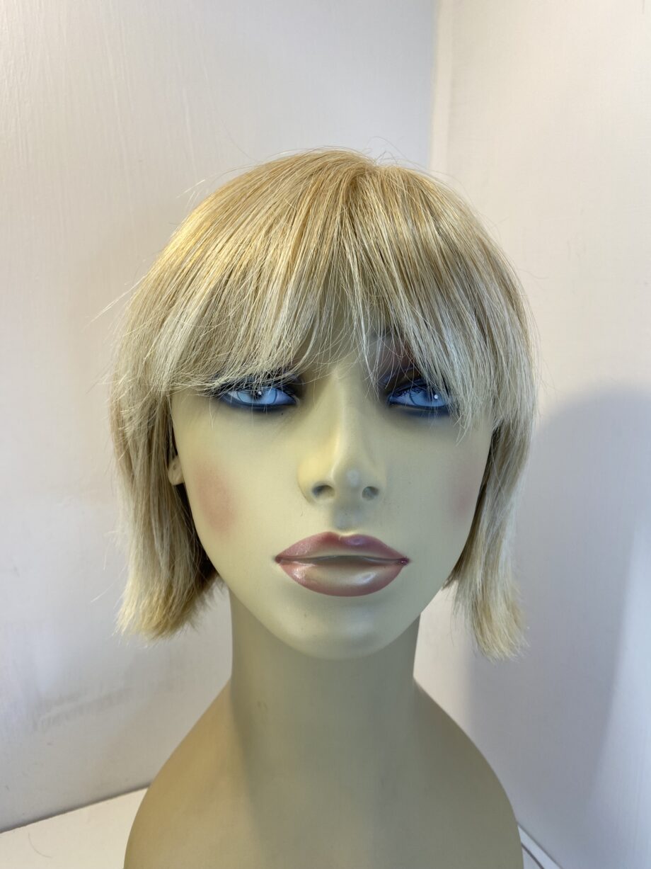 Rene of Paris blonde wig. Blms42