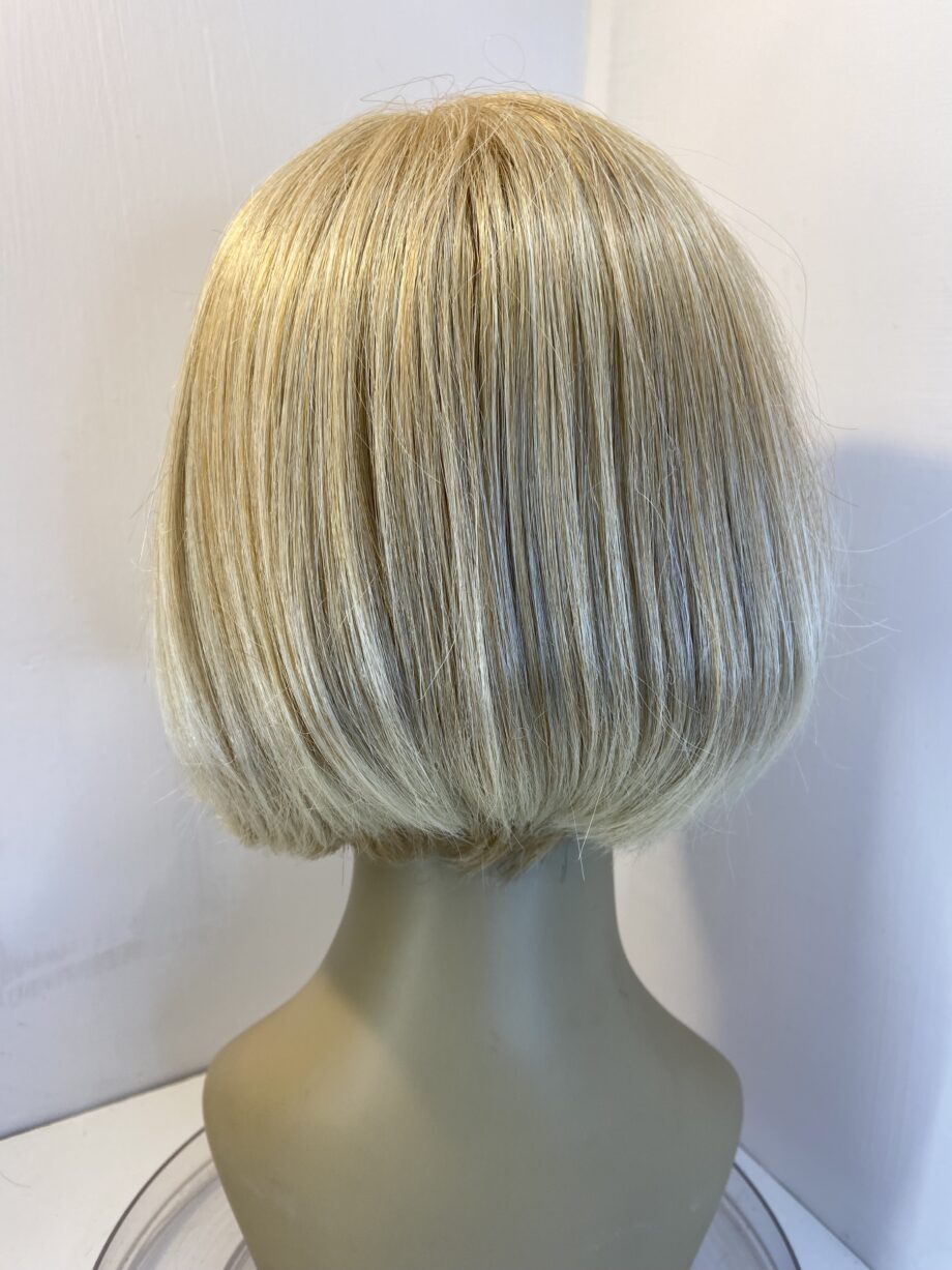 Rene of Paris blonde wig. Blms42