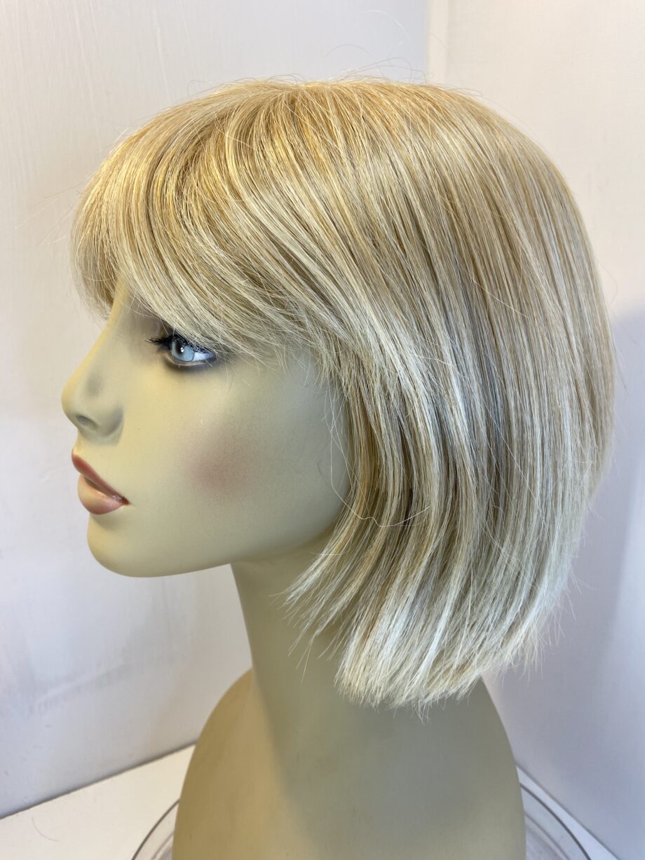 Rene of Paris blonde wig. Blms42