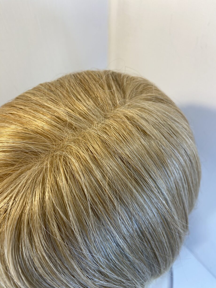 Rene of Paris blonde wig. Blms42