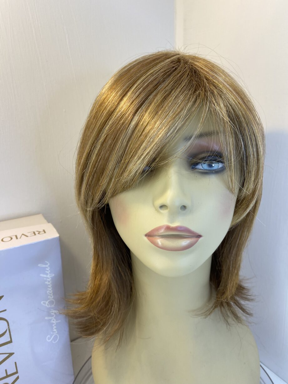 Stunning honey blonde wig. Bblls486