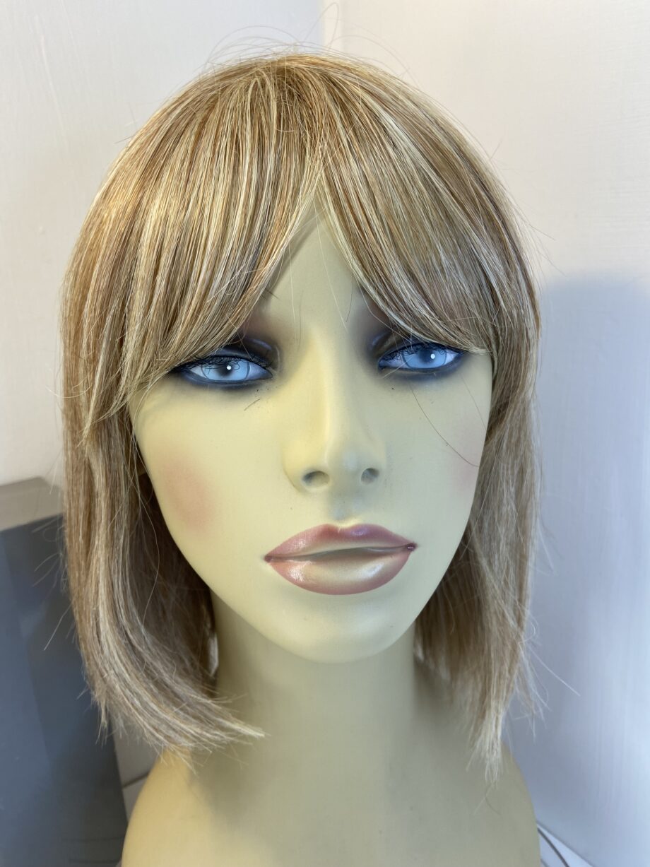 Blonde Raquel Welch wig. Bblms488