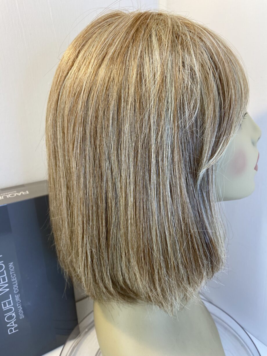 Blonde Raquel Welch wig. Bblms488