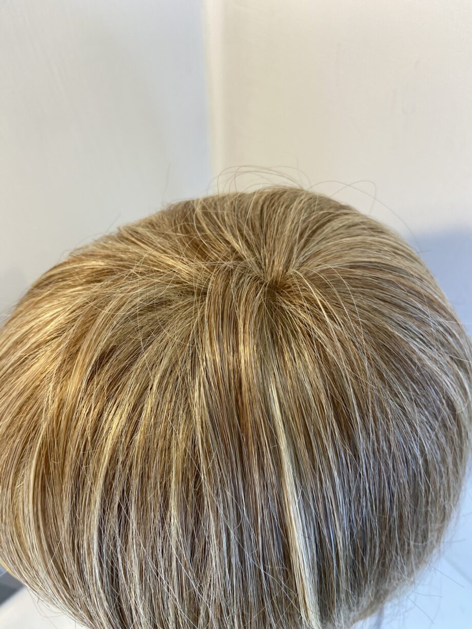 Blonde Raquel Welch wig. Bblms488