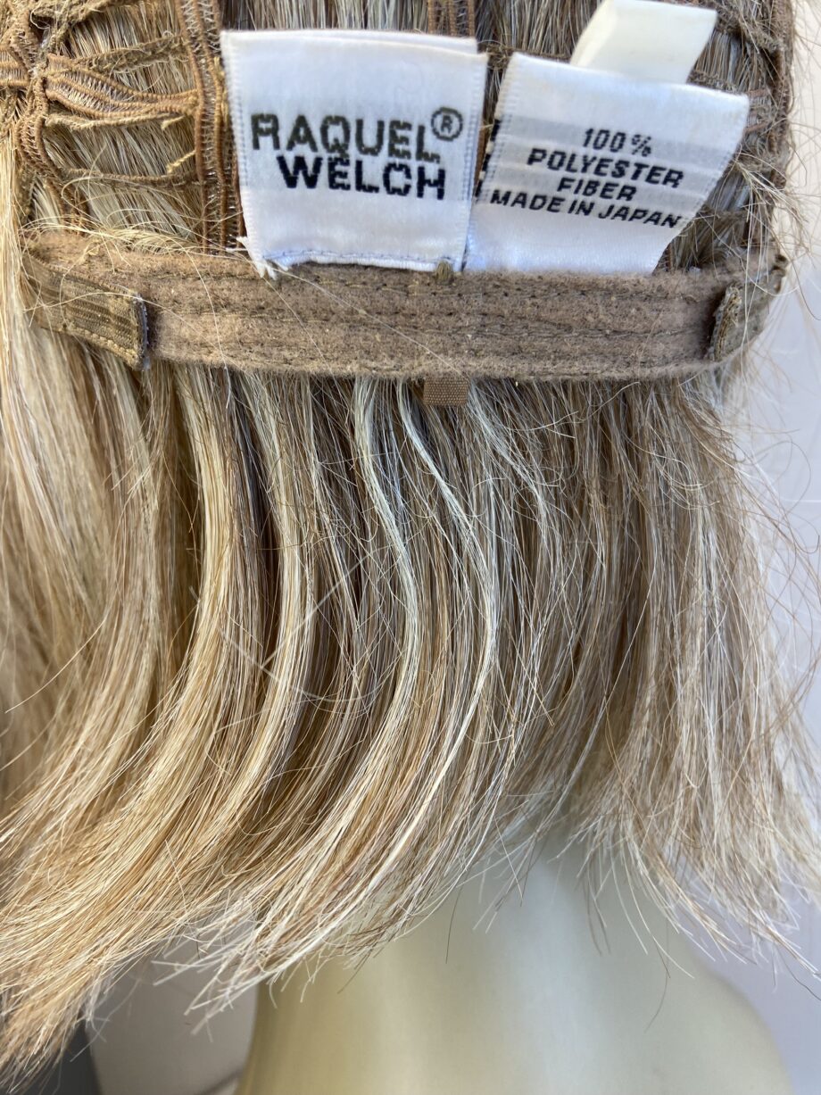 Blonde Raquel Welch wig. Bblms488
