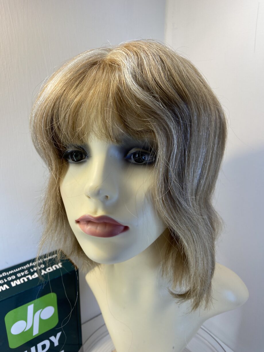 Blonde highlighted human hair wig. Bblms494