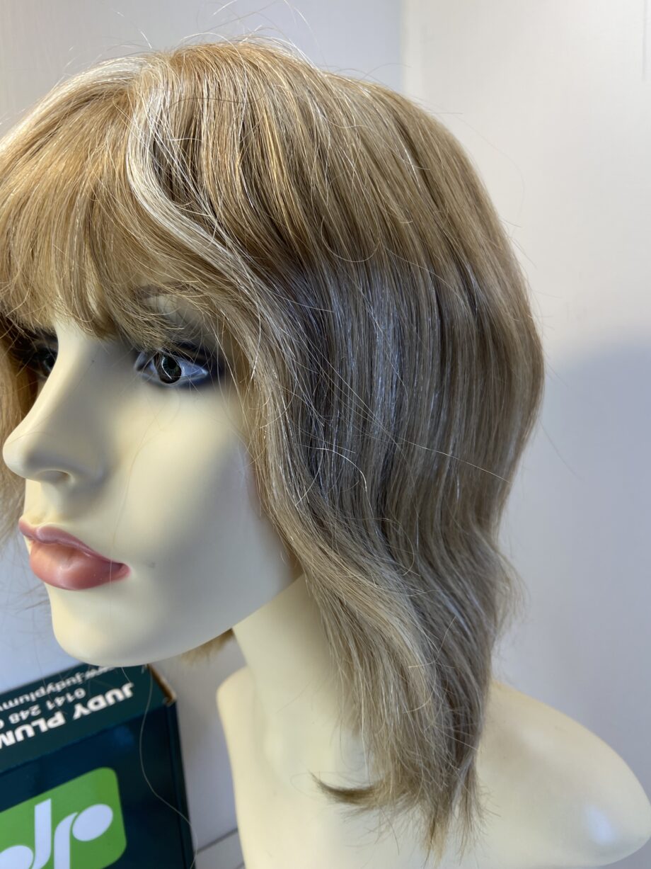 Blonde highlighted human hair wig. Bblms494