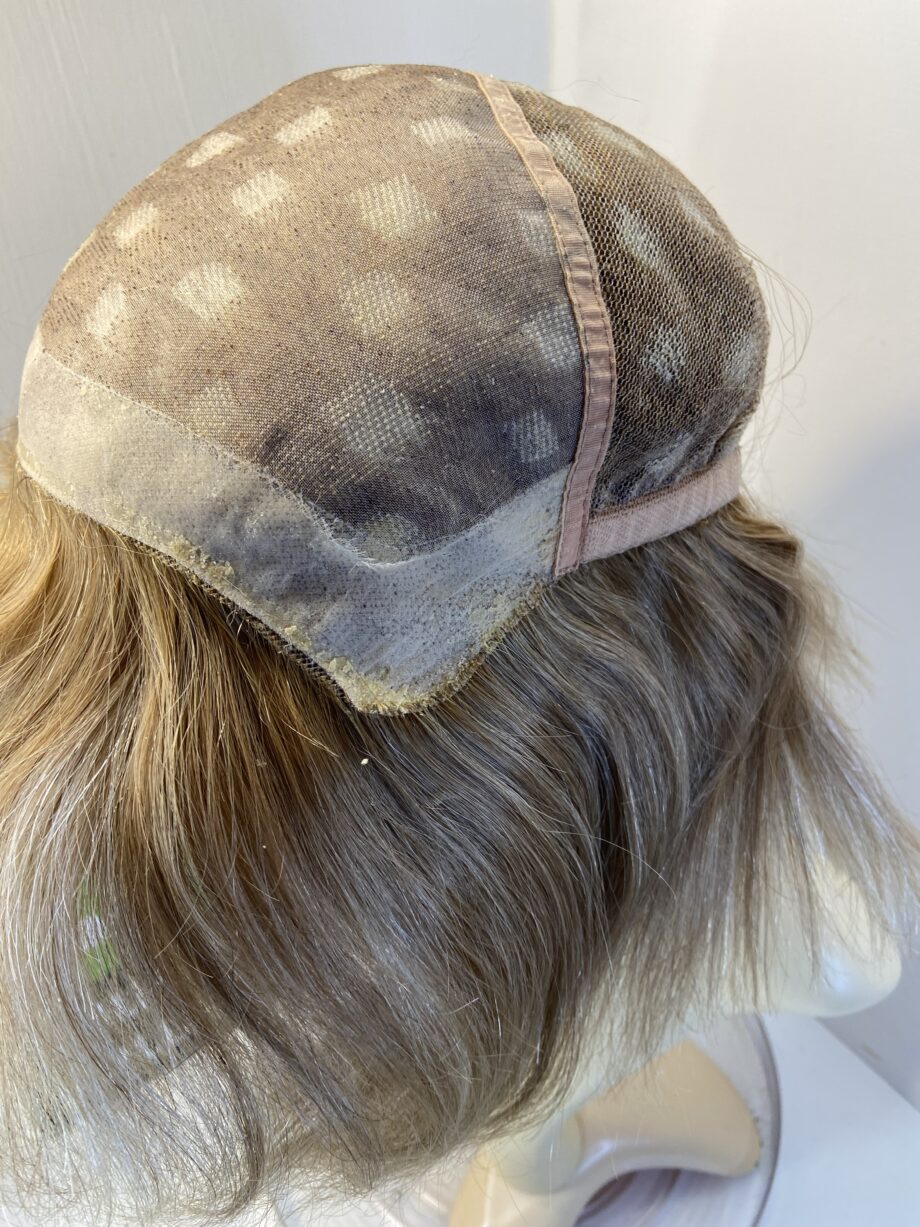 Blonde highlighted human hair wig. Bblms494