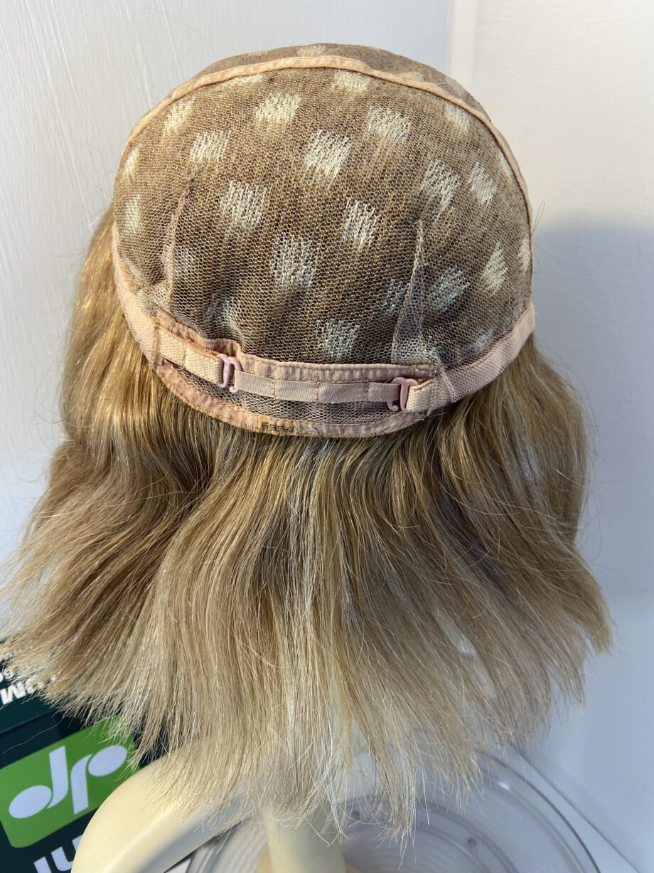 Blonde highlighted human hair wig. Bblms494