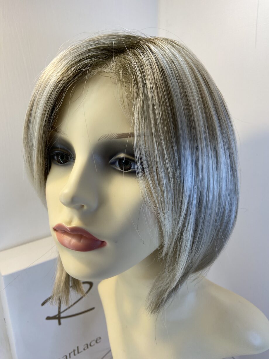 Gorgeous new blonde rooted wig. Bblms499