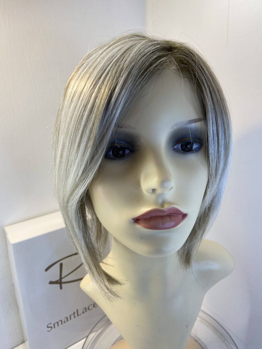 Gorgeous new blonde rooted wig. Bblms499