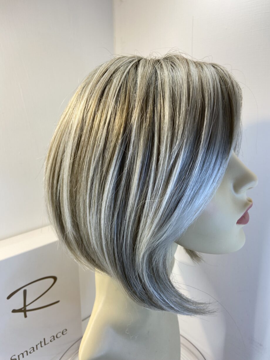 Gorgeous new blonde rooted wig. Bblms499