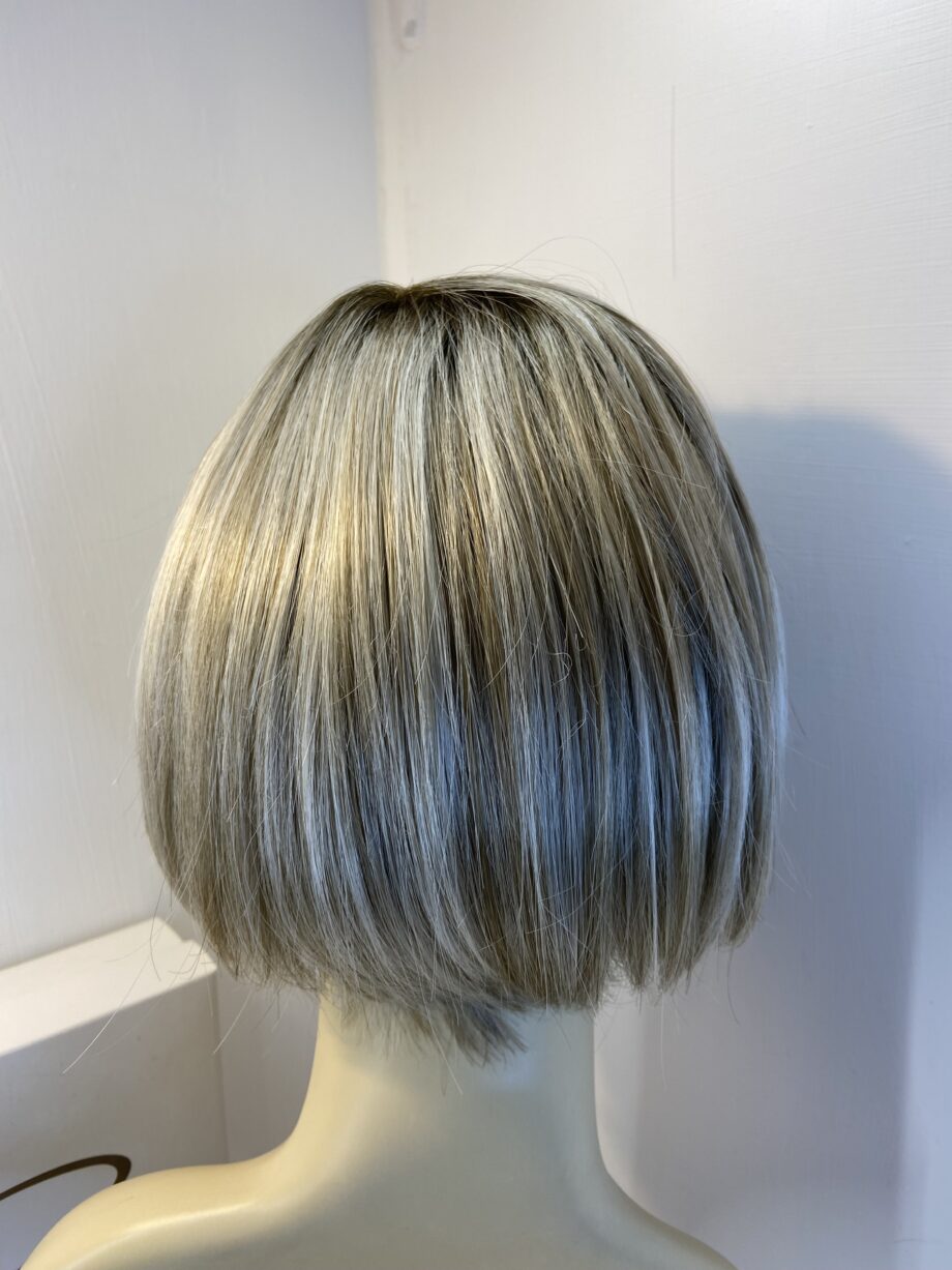 Gorgeous new blonde rooted wig. Bblms499