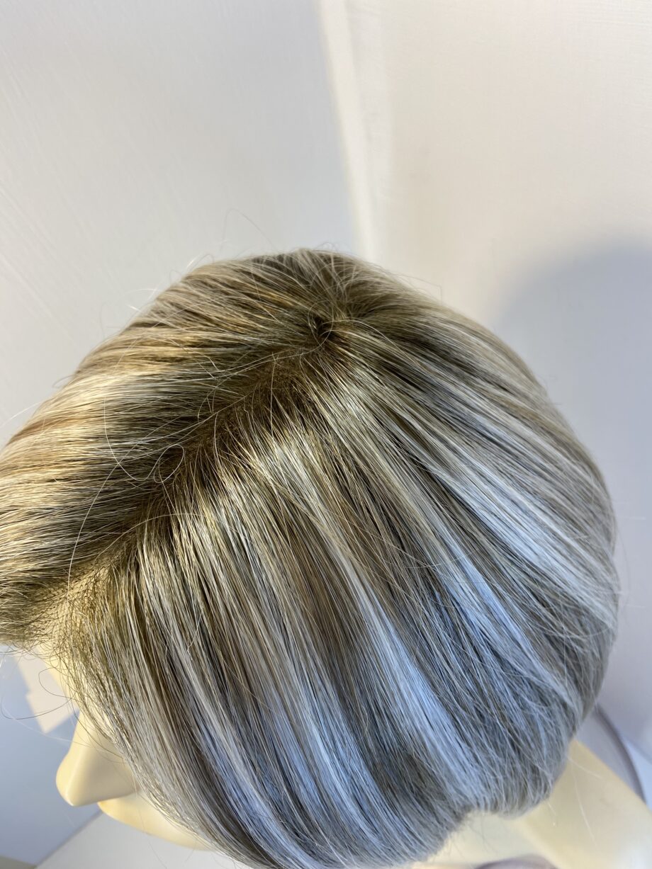 Gorgeous new blonde rooted wig. Bblms499