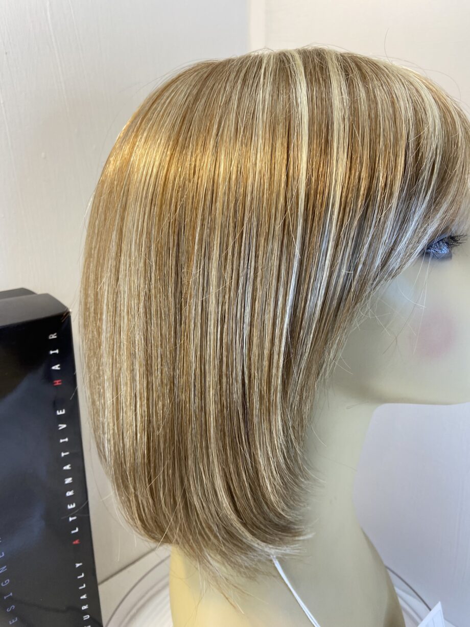 New strawberry swirl blonde wig. Bblms498