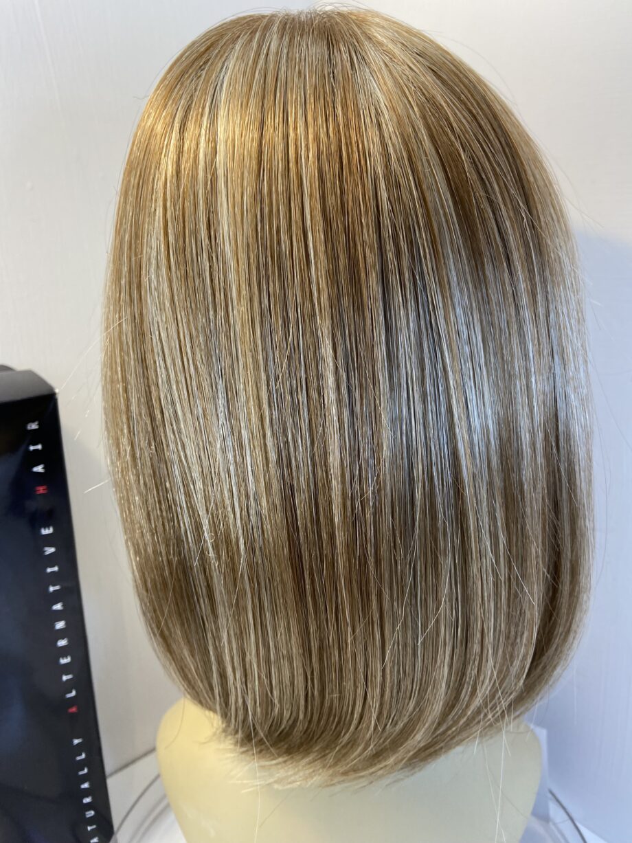 New strawberry swirl blonde wig. Bblms498
