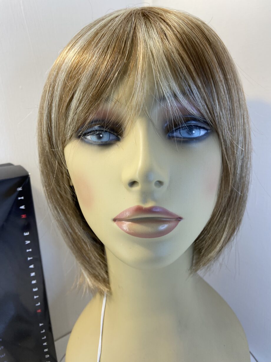 New strawberry swirl blonde wig. Bblms498