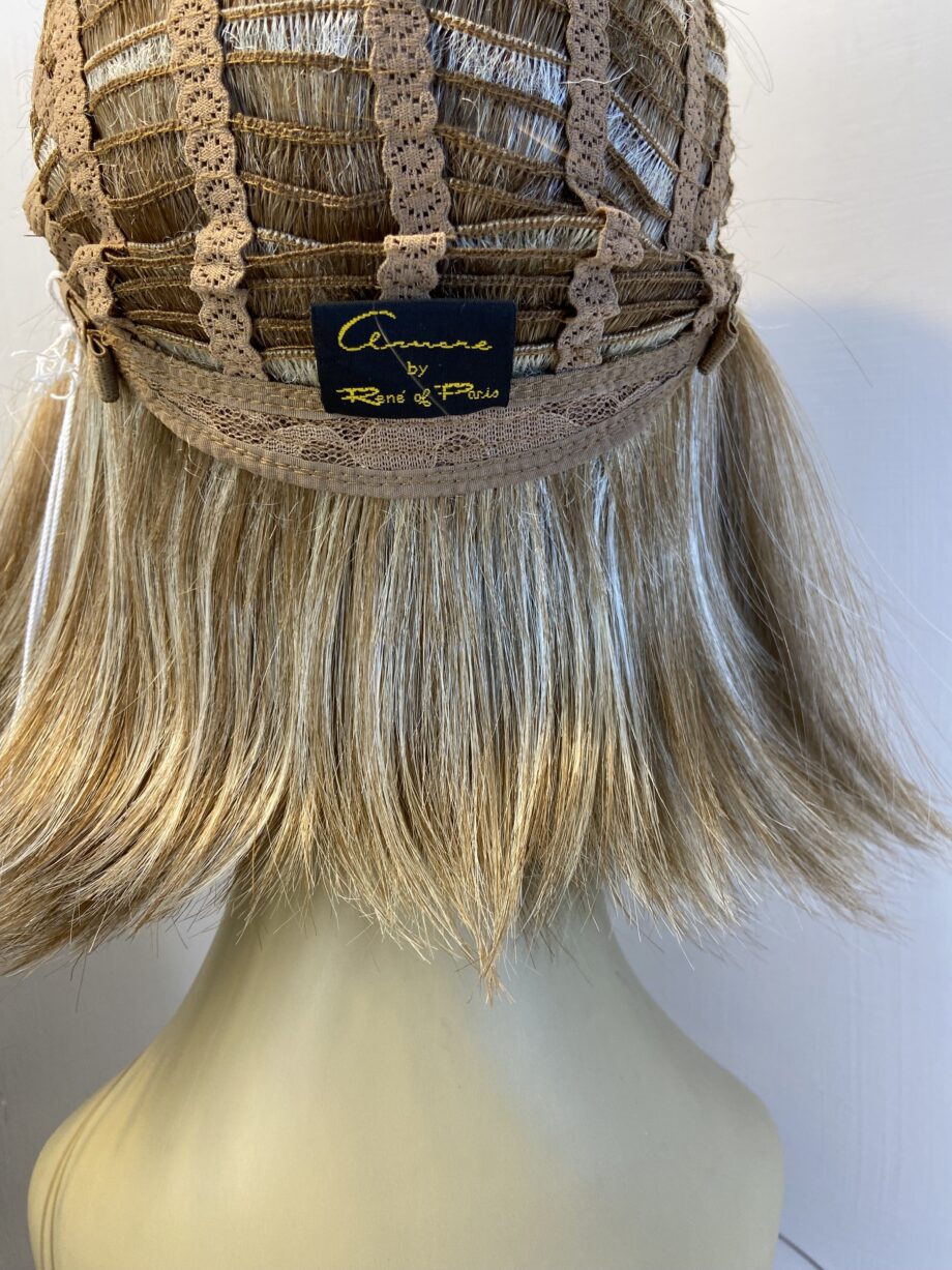New strawberry swirl blonde wig. Bblms498