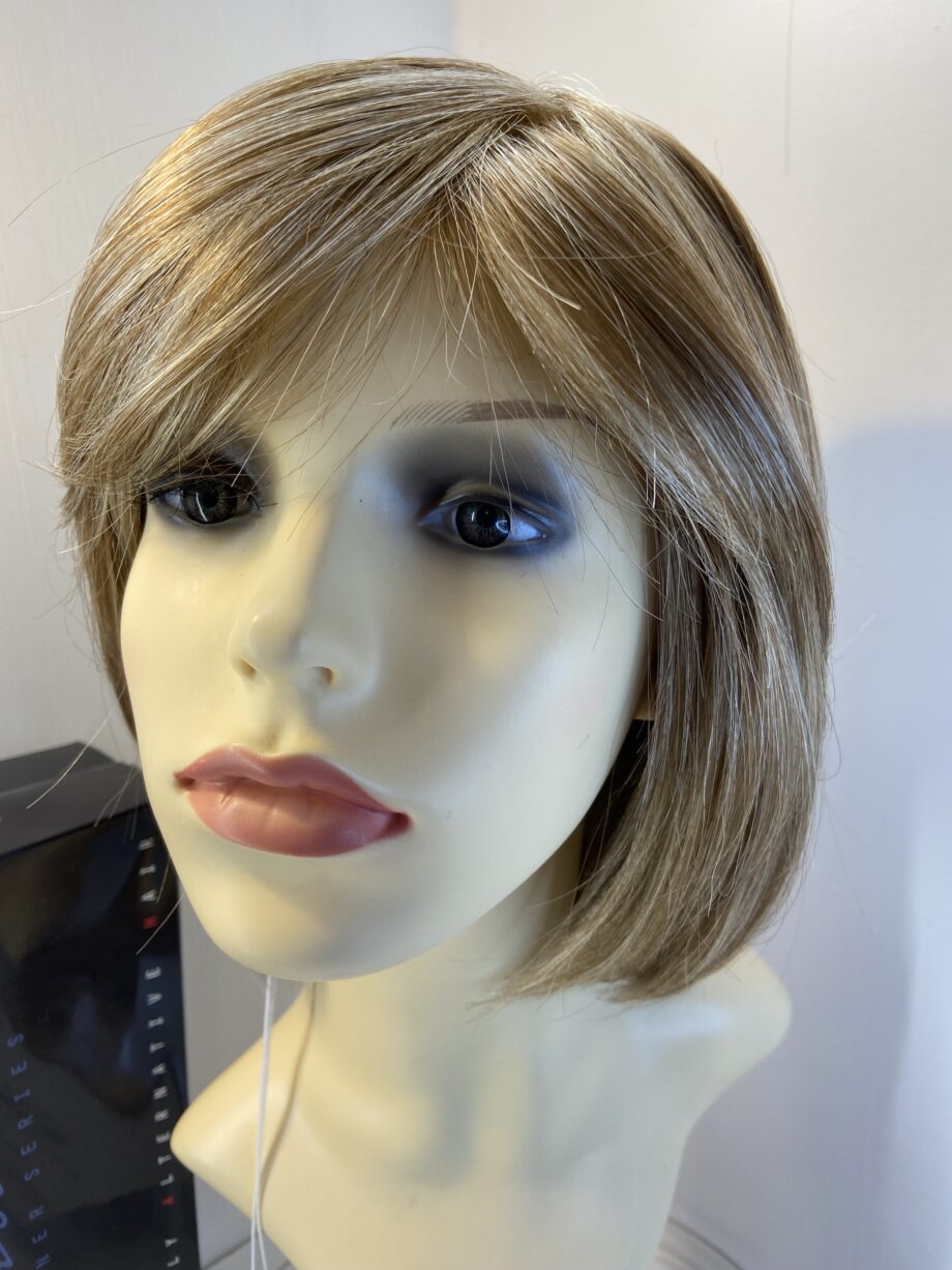 New blonde wig. Bbllm497