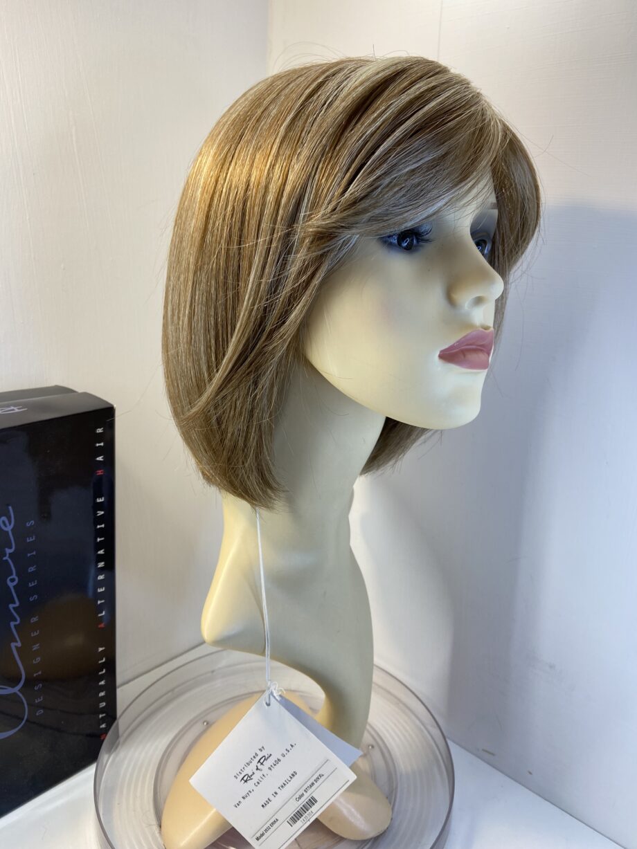New blonde wig. Bbllm497